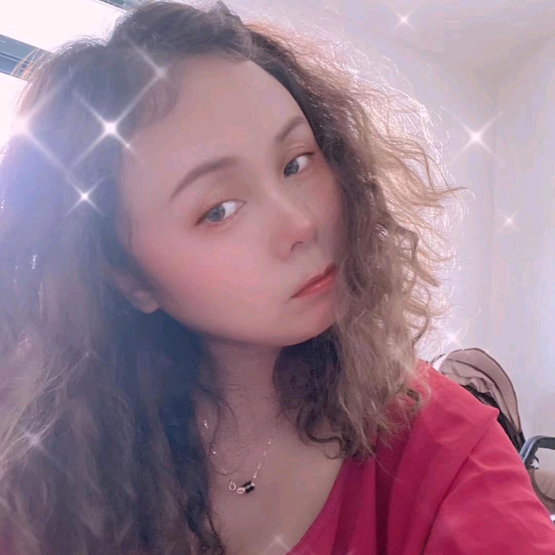 王玲爱吃美食。