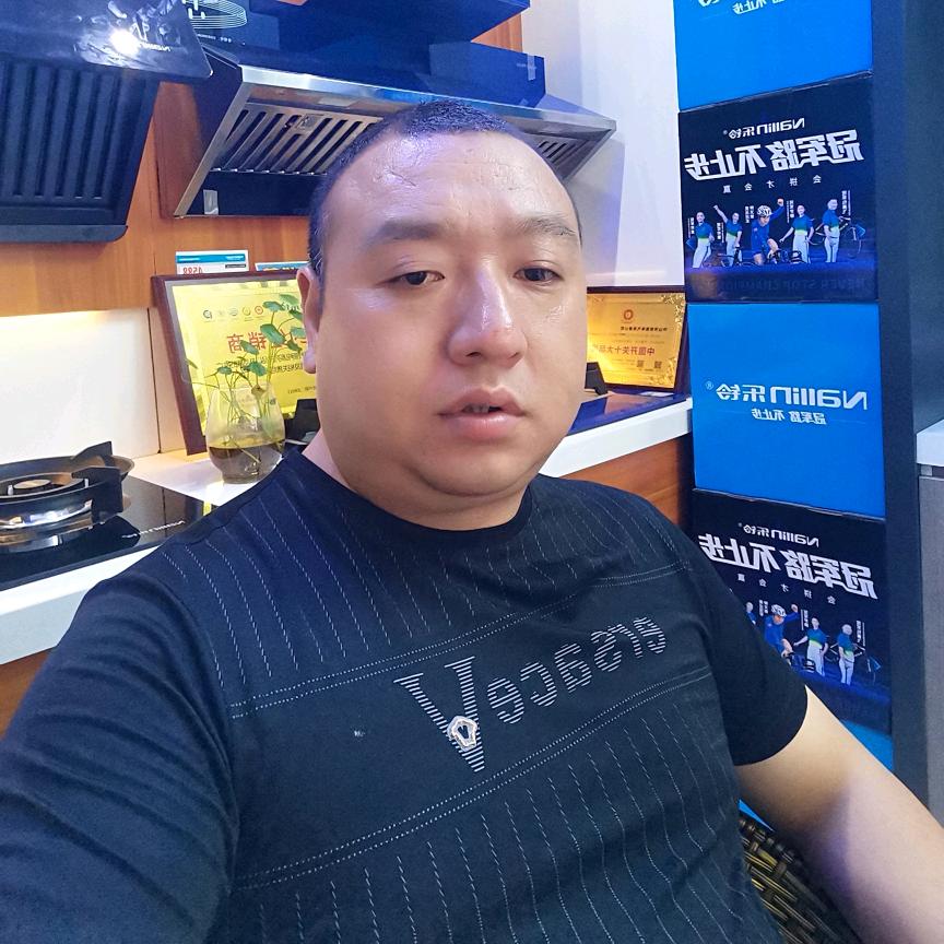 勤奋的厨电人刘大帅