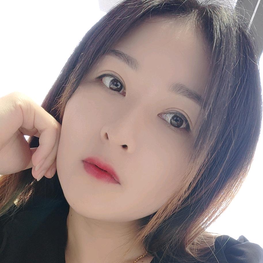 路灯下的小姑娘