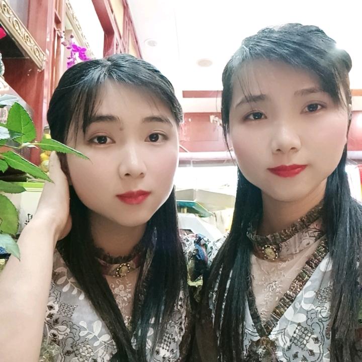 90年双胞胎姐妹