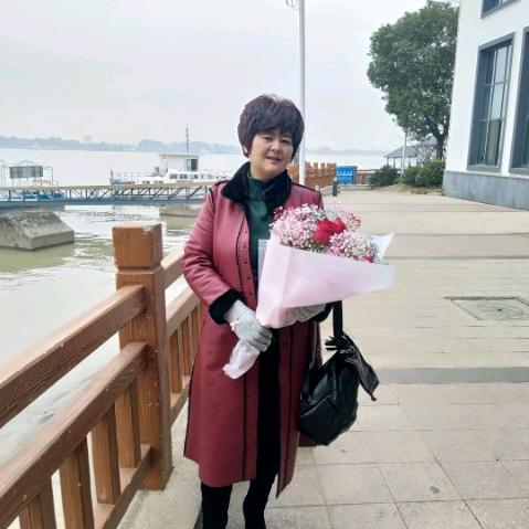 欢喜铁板炒饭，木桶蒸的饭