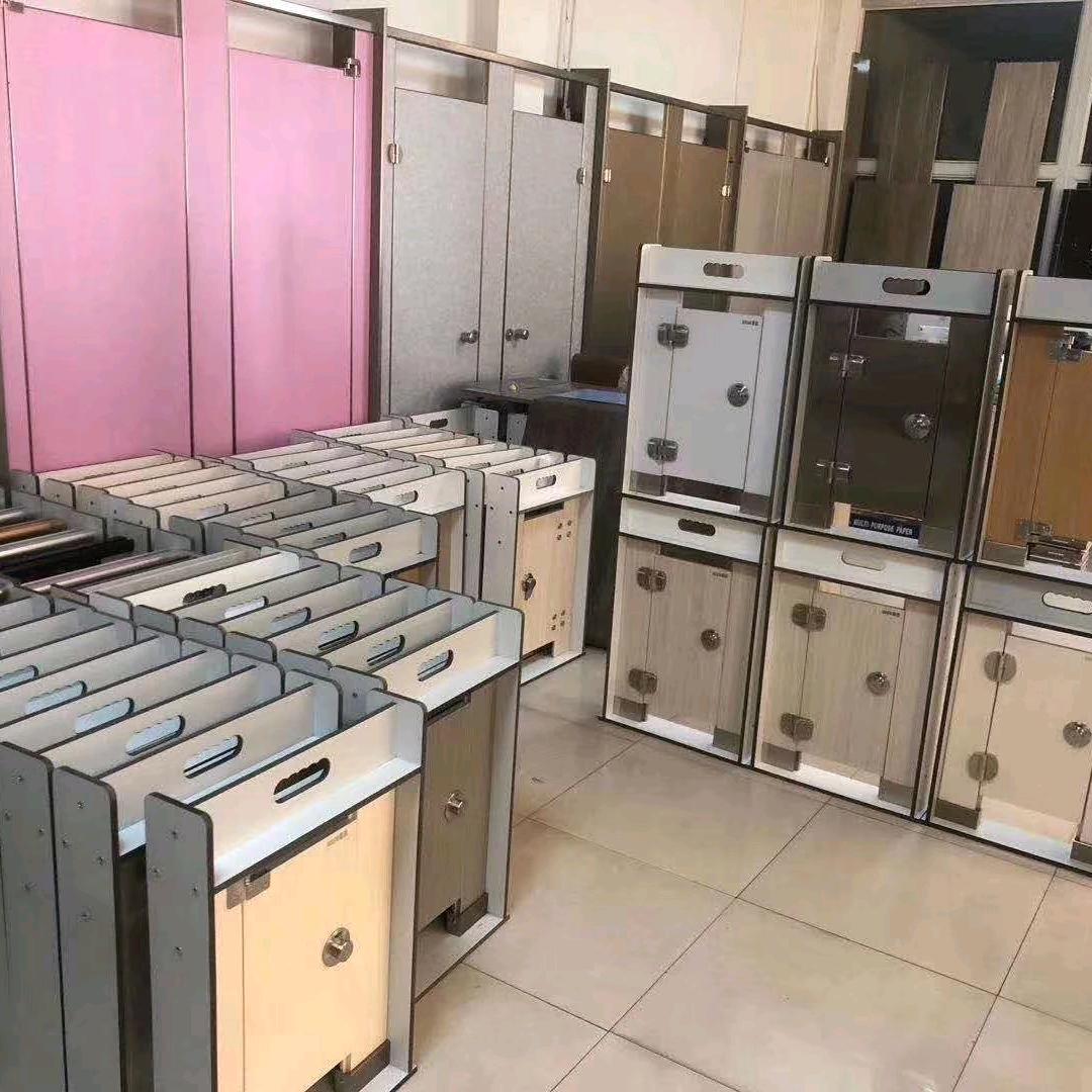管新俊公共卫生间隔断厂家