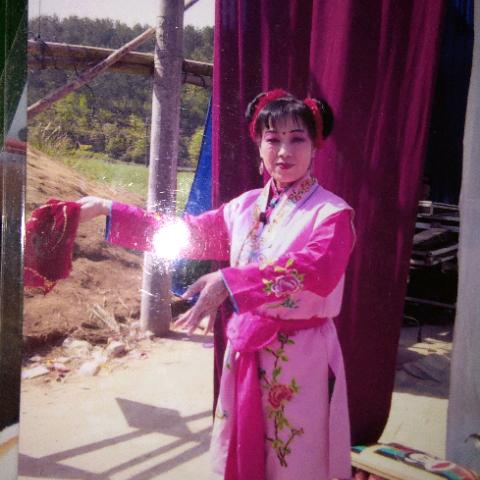 唱戏芳儿，