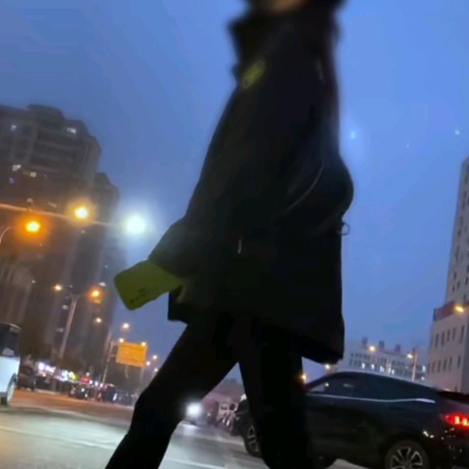 杨杨不讲Li