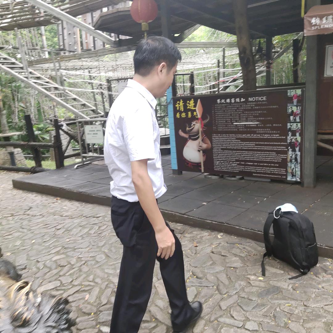 深山抱真写对联
