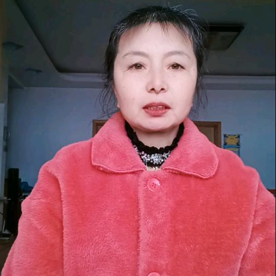 六十岁老太太卖百货