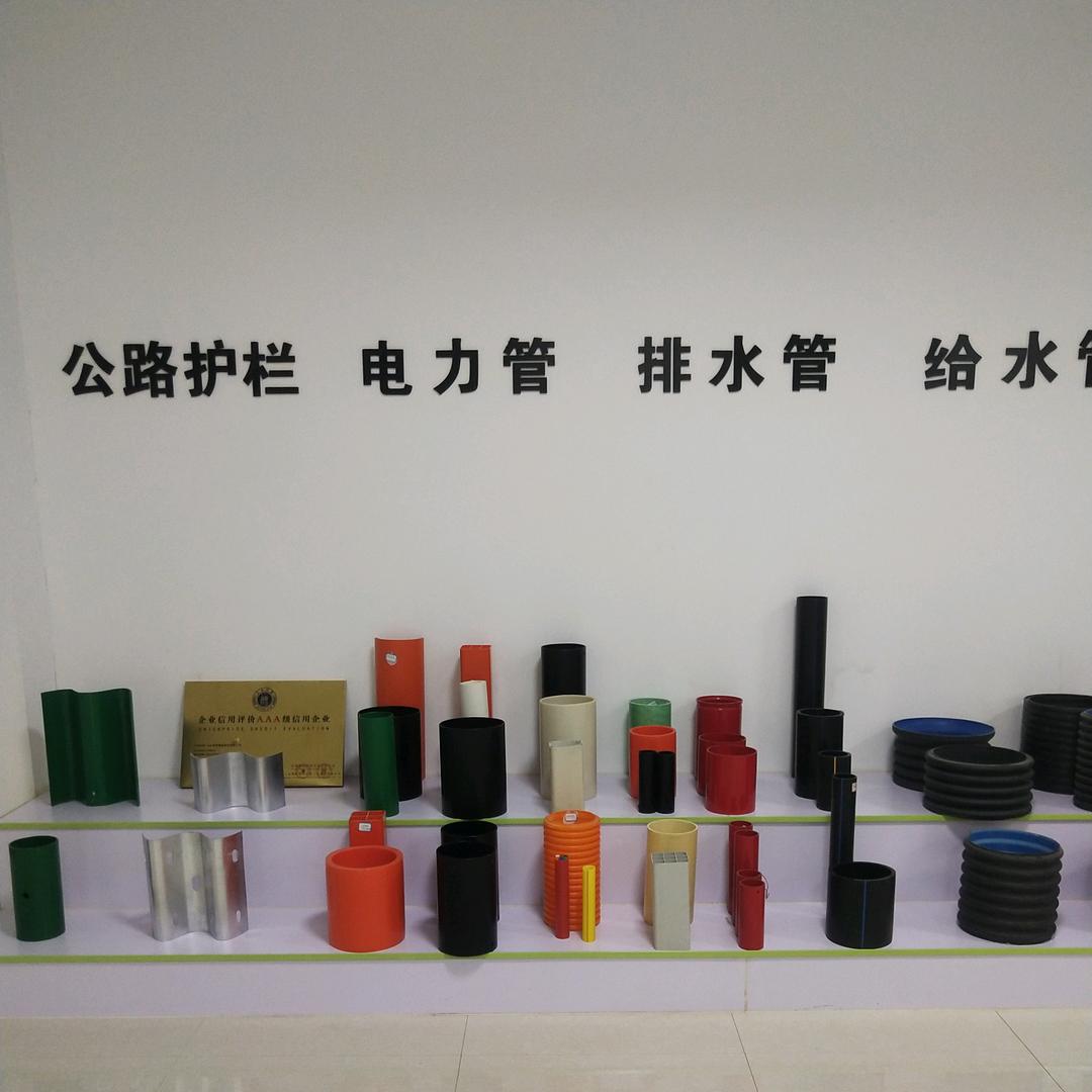 波形护栏电力管道