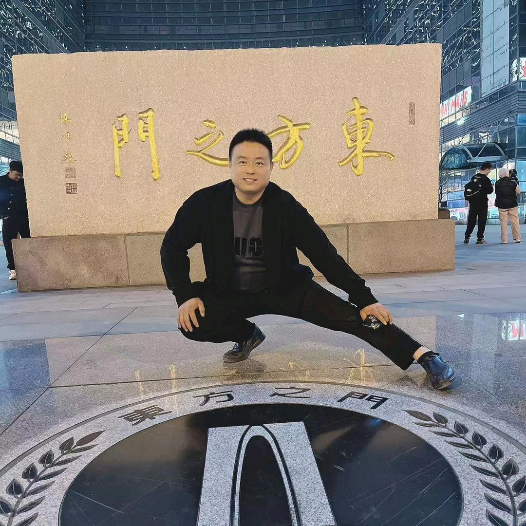 隧道装饰翟