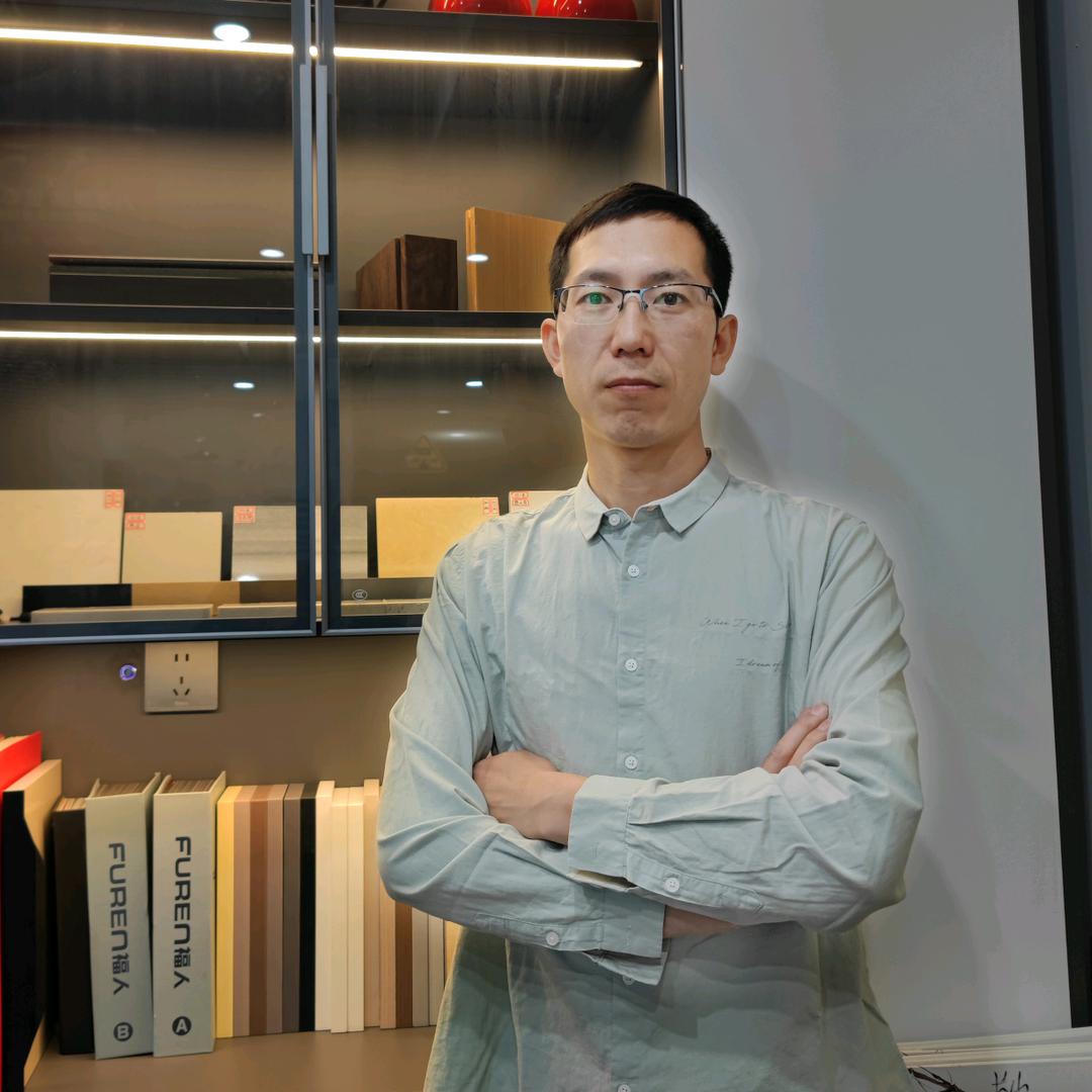 邹平兴拓装饰·尹通