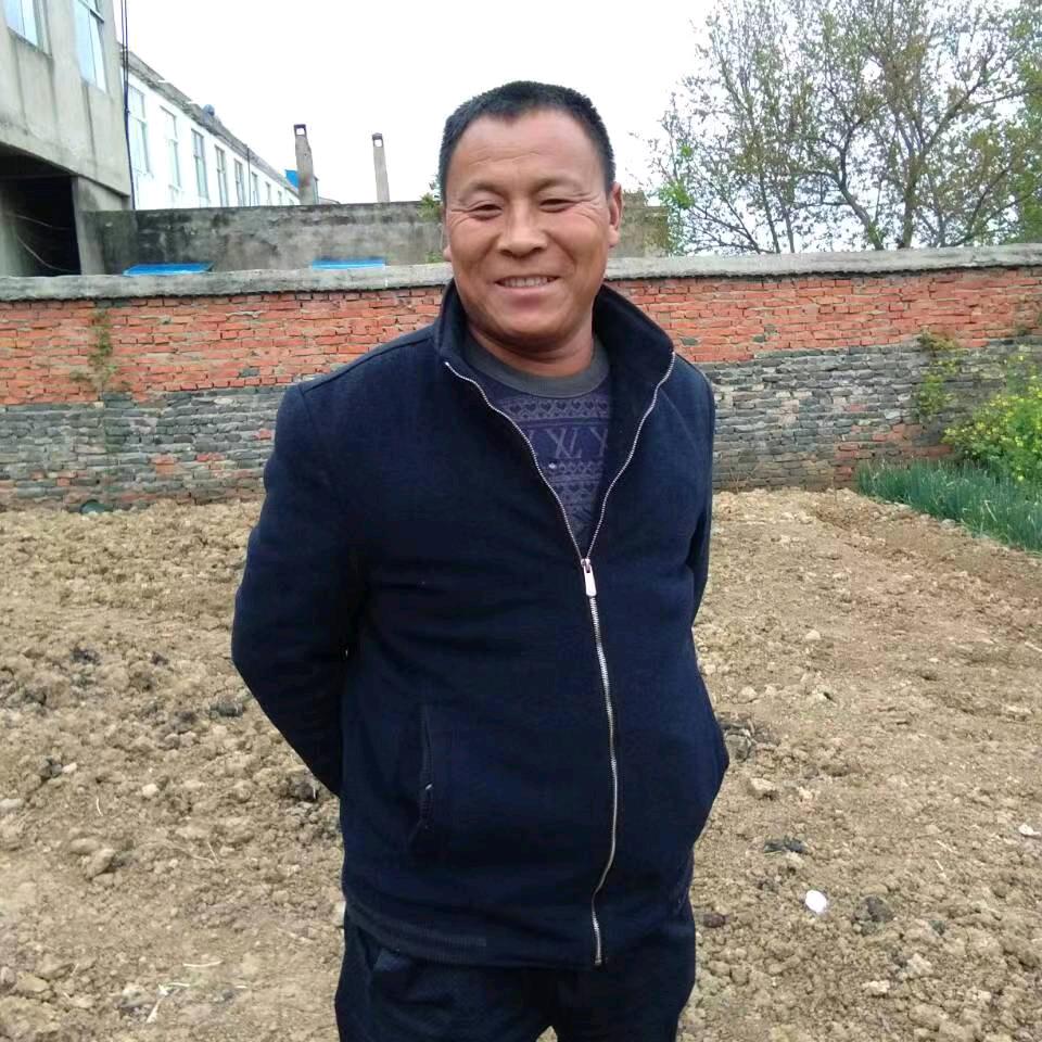 李团结（专业牛配种）