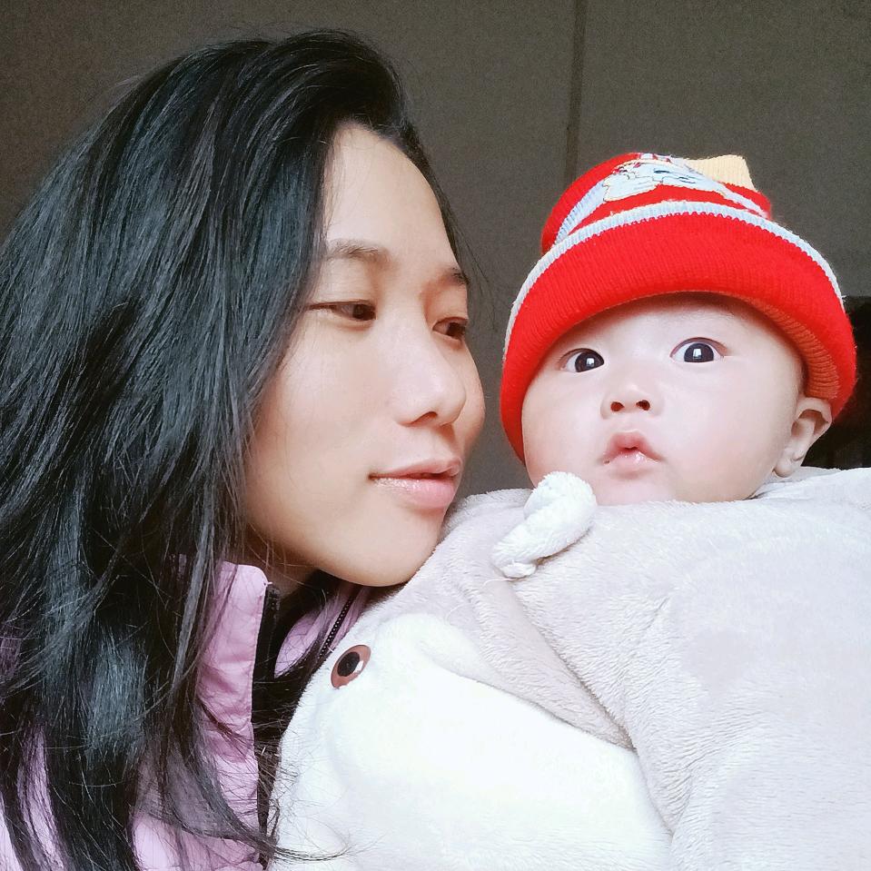 大家好我是啊彩，《我的生活不容易》