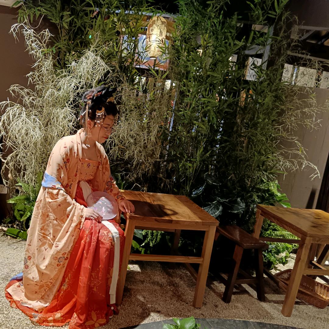 白玫瑰纯露