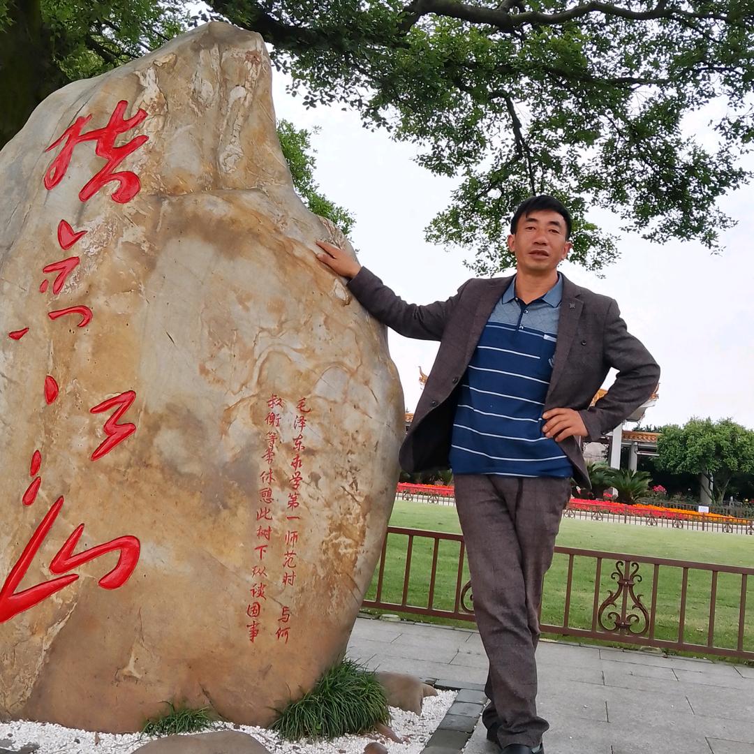 卿天山歌群。（刘）