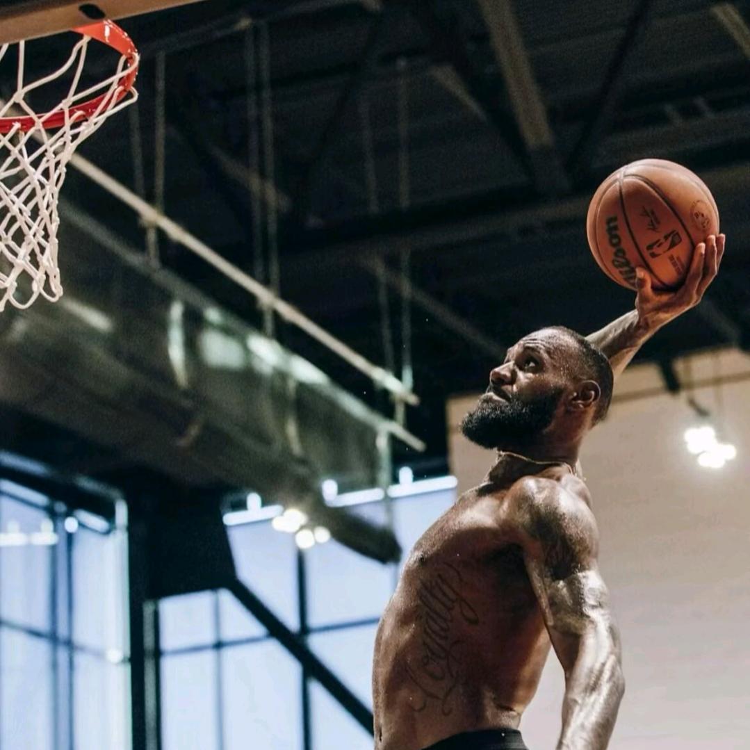 不会运球的张师傅