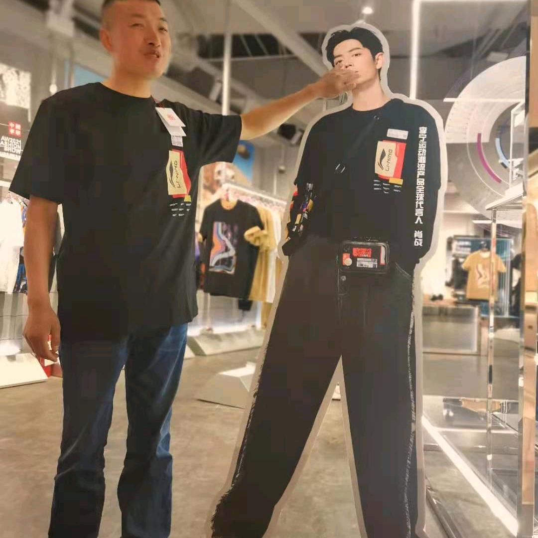 罗