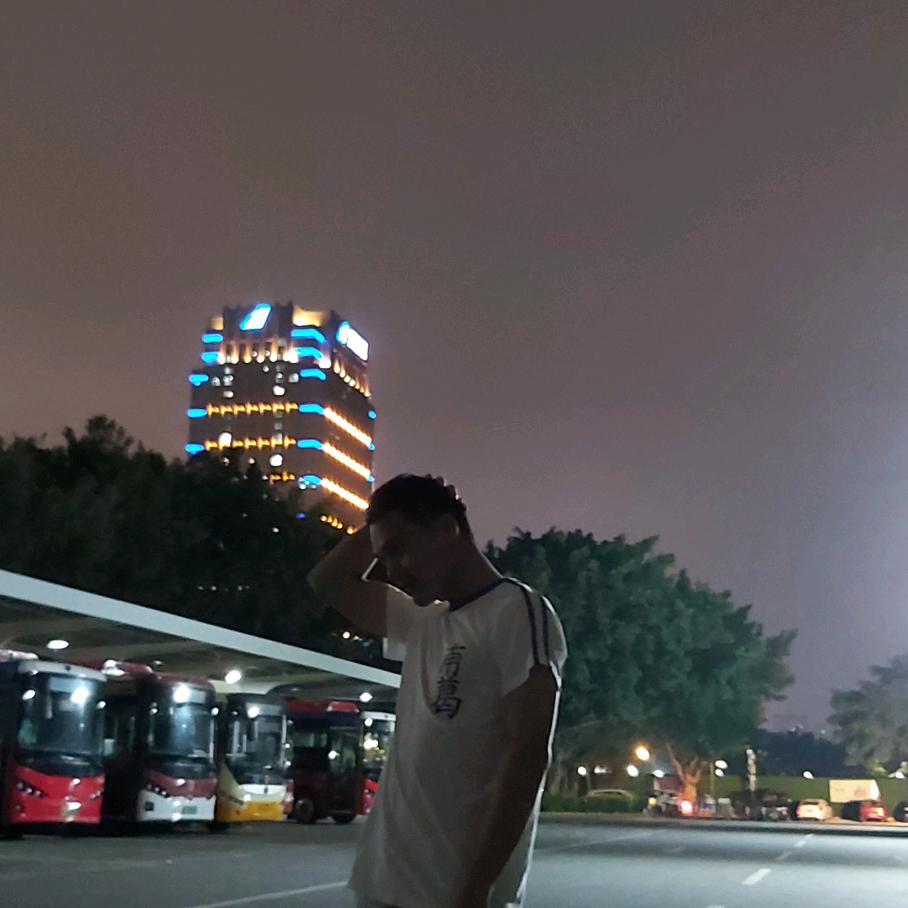 腼腆的大叔
