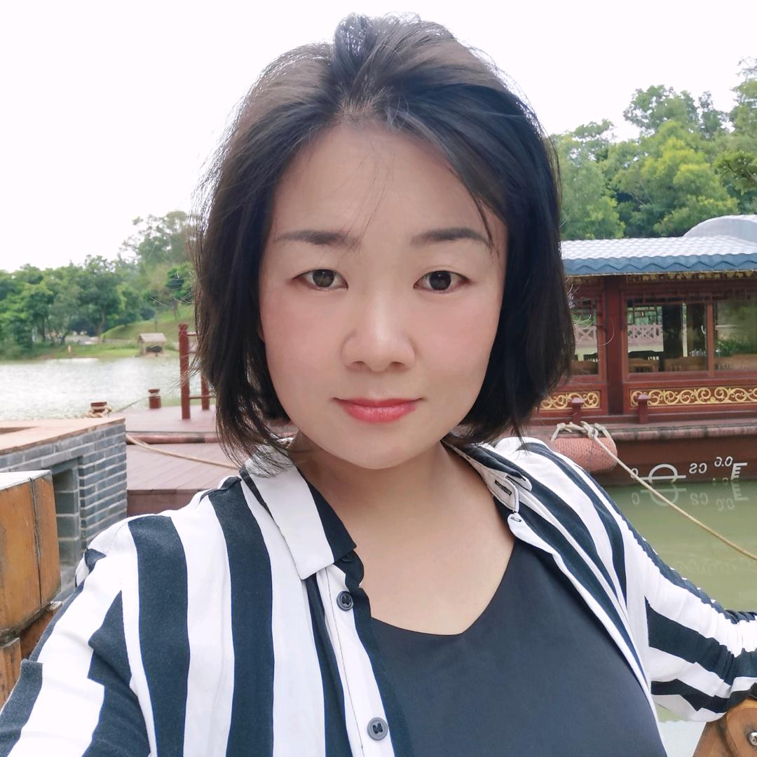 追着月亮想着家乡