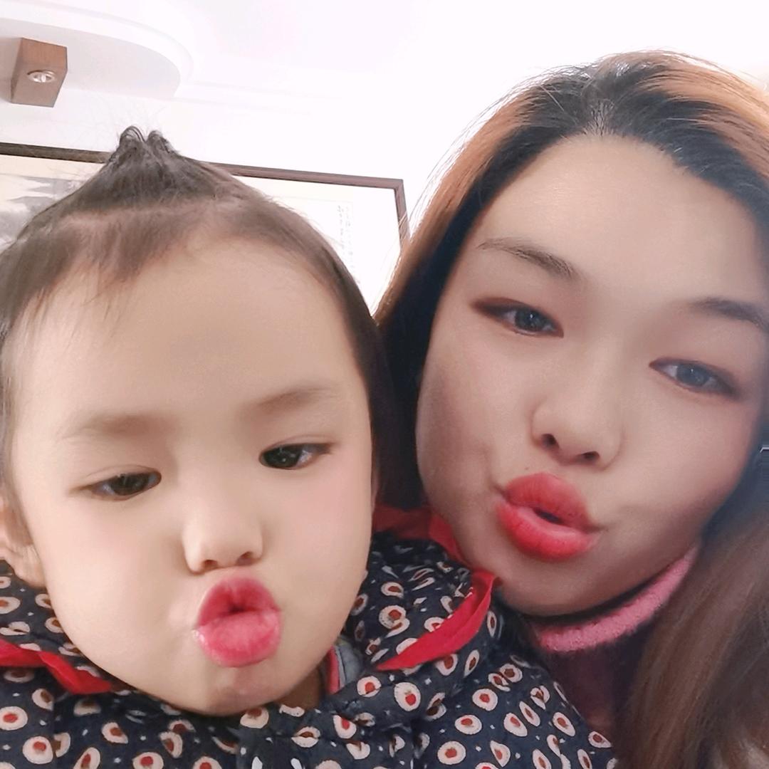 @西西妹妹和妈妈