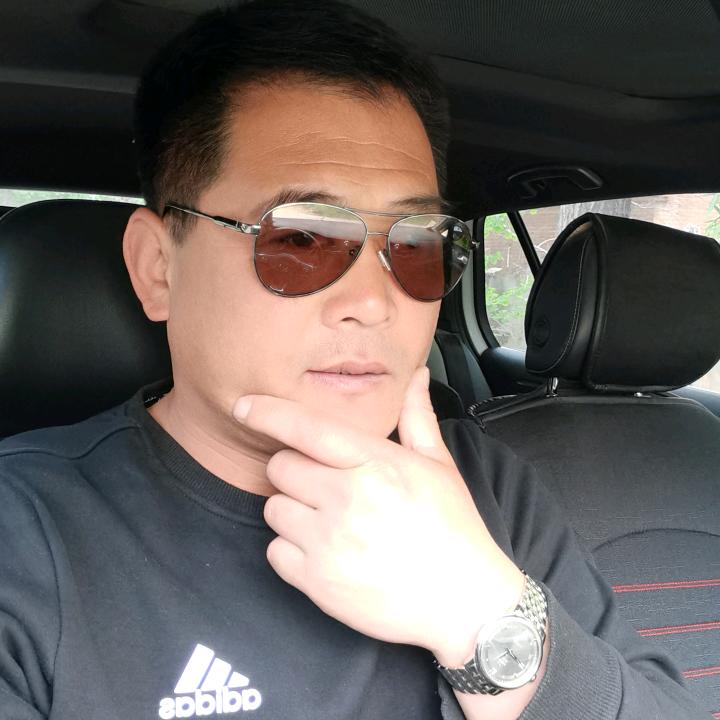 代良磊
