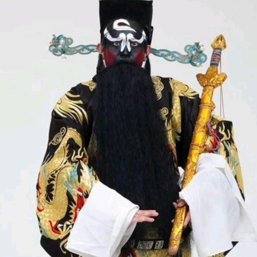 爱唱戏的郑小革♥