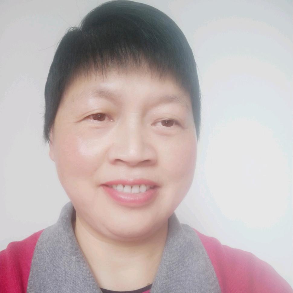 樱桃树下的微笑