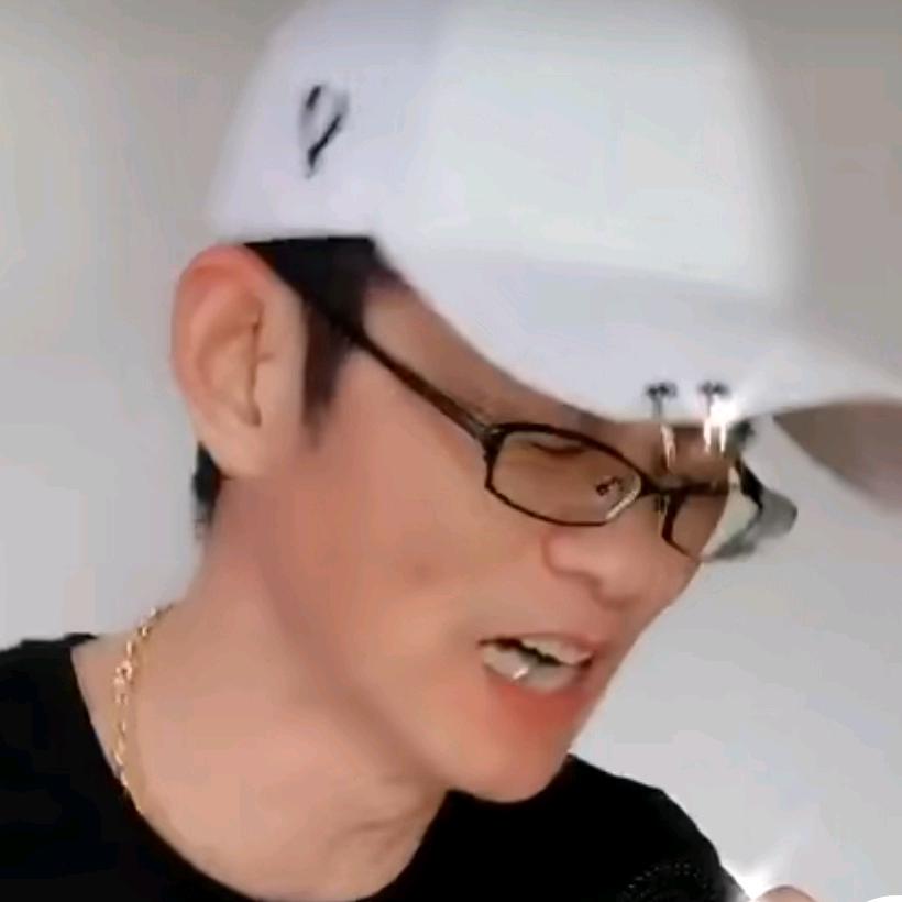 @鲁歌🇨🇳(一鲁相伴)