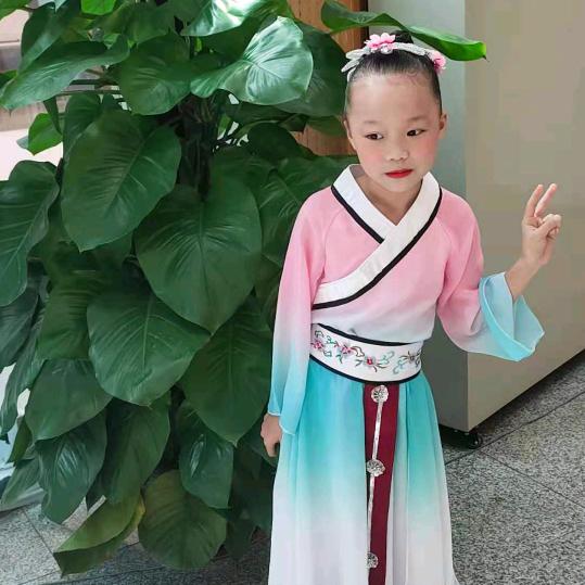 山茶花读不懂白玫瑰