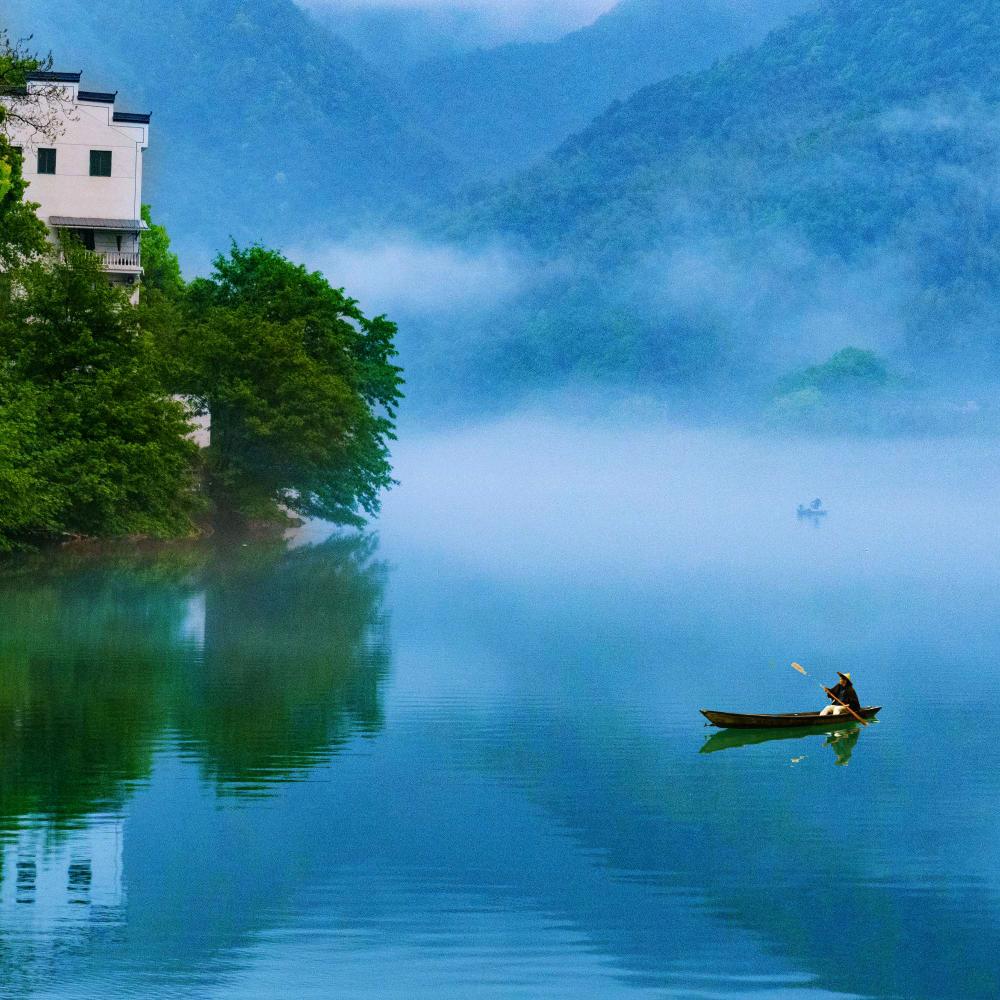 依山