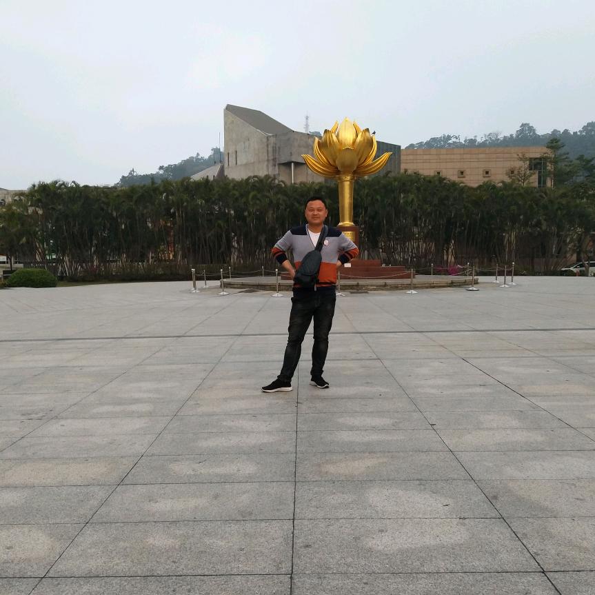 浩浩床上用品，荷叶馍串串香。炸鸡块