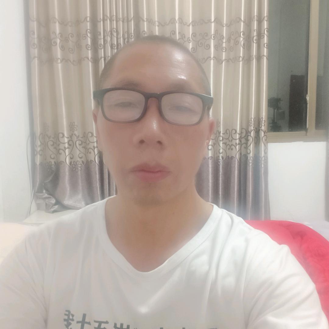 老何