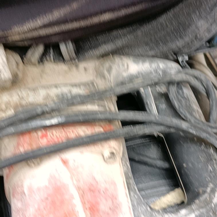 钻孔，打墙打拆