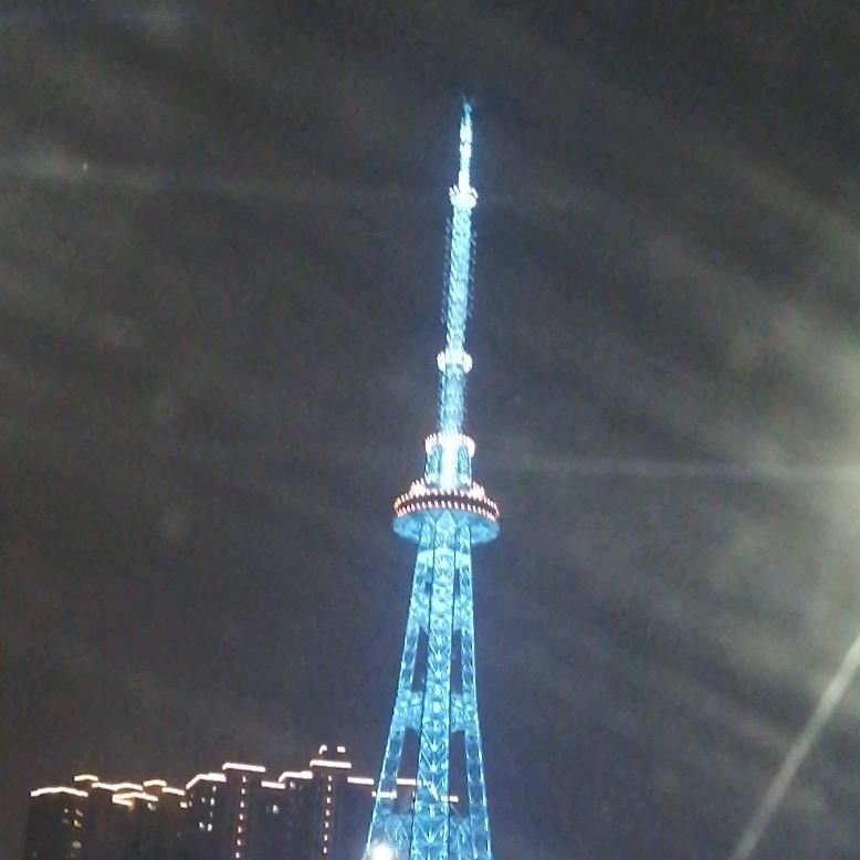 伟
