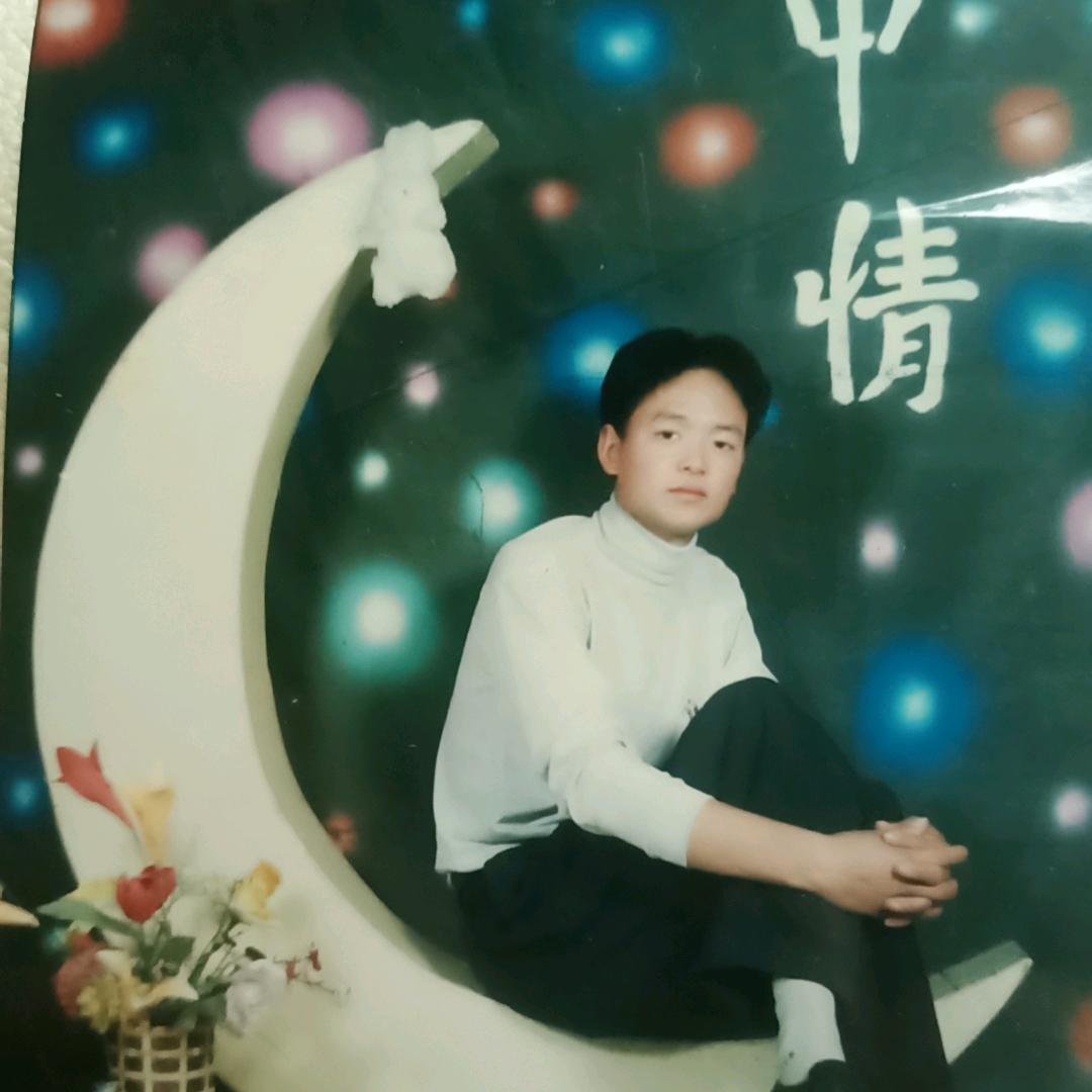 蓝天白云(纯属娱乐)每晚八点到十点半直播