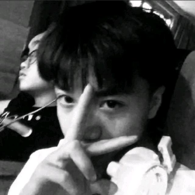 纠结伦