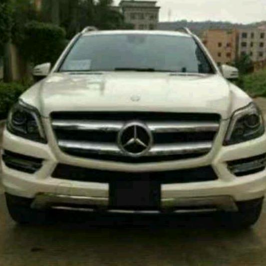 开的货车追宝马