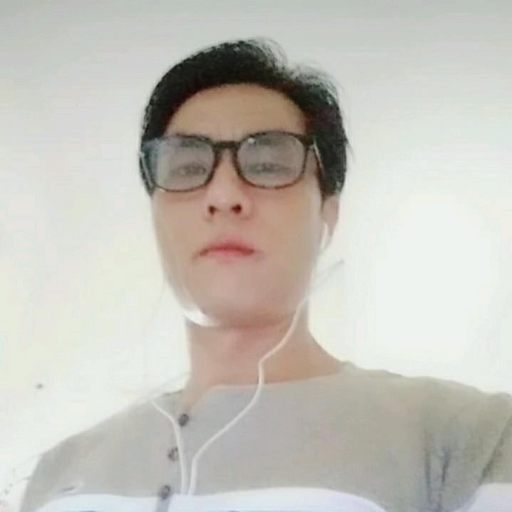 白天不知夜里黑李哥。