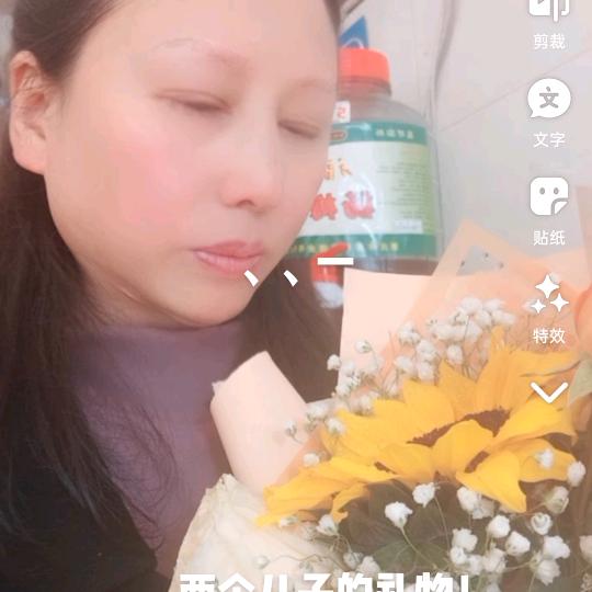 炒黔江鸡杂的陈姐