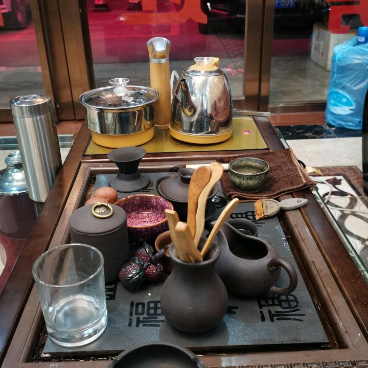陈记轮胎店:24小时流动补胎