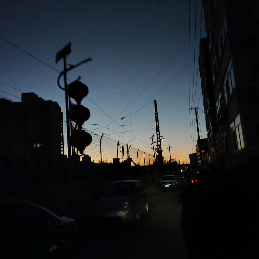 映红月