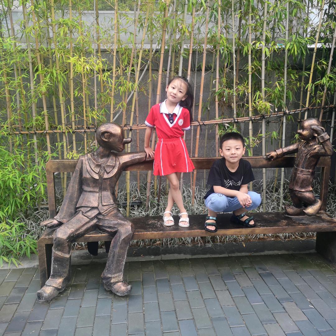 小哥哥与小妹