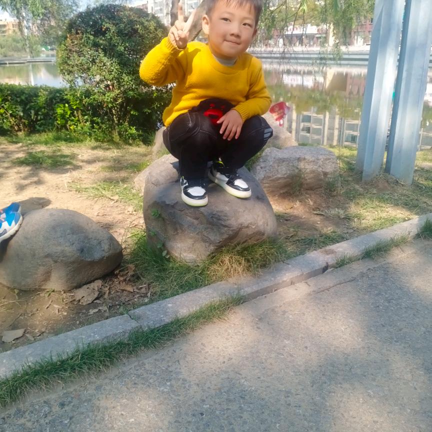 周老三，常年收购木材1834845341