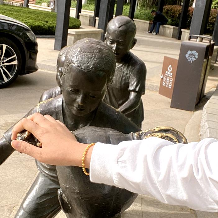 一见如谷，钟秦于你