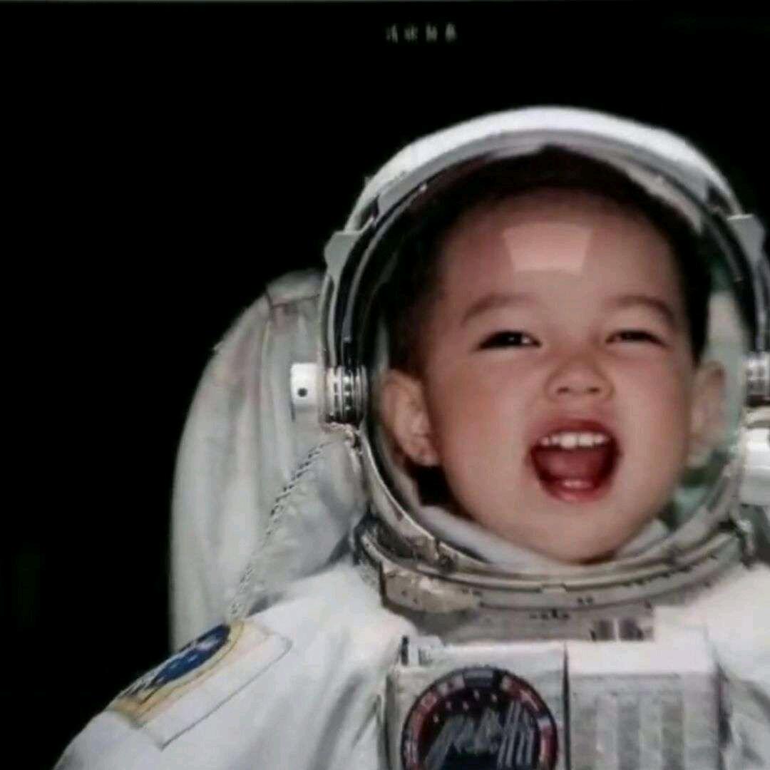 我在月亮下面呢