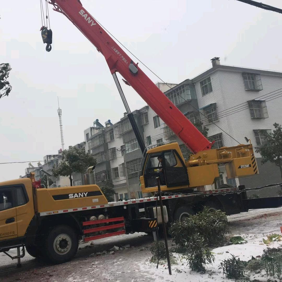 开吊车的朱哥