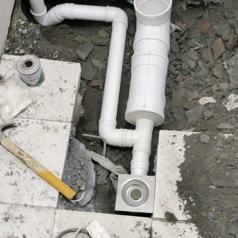 好手艺厕所改造，蹲坑改马桶，马桶改蹲坑。