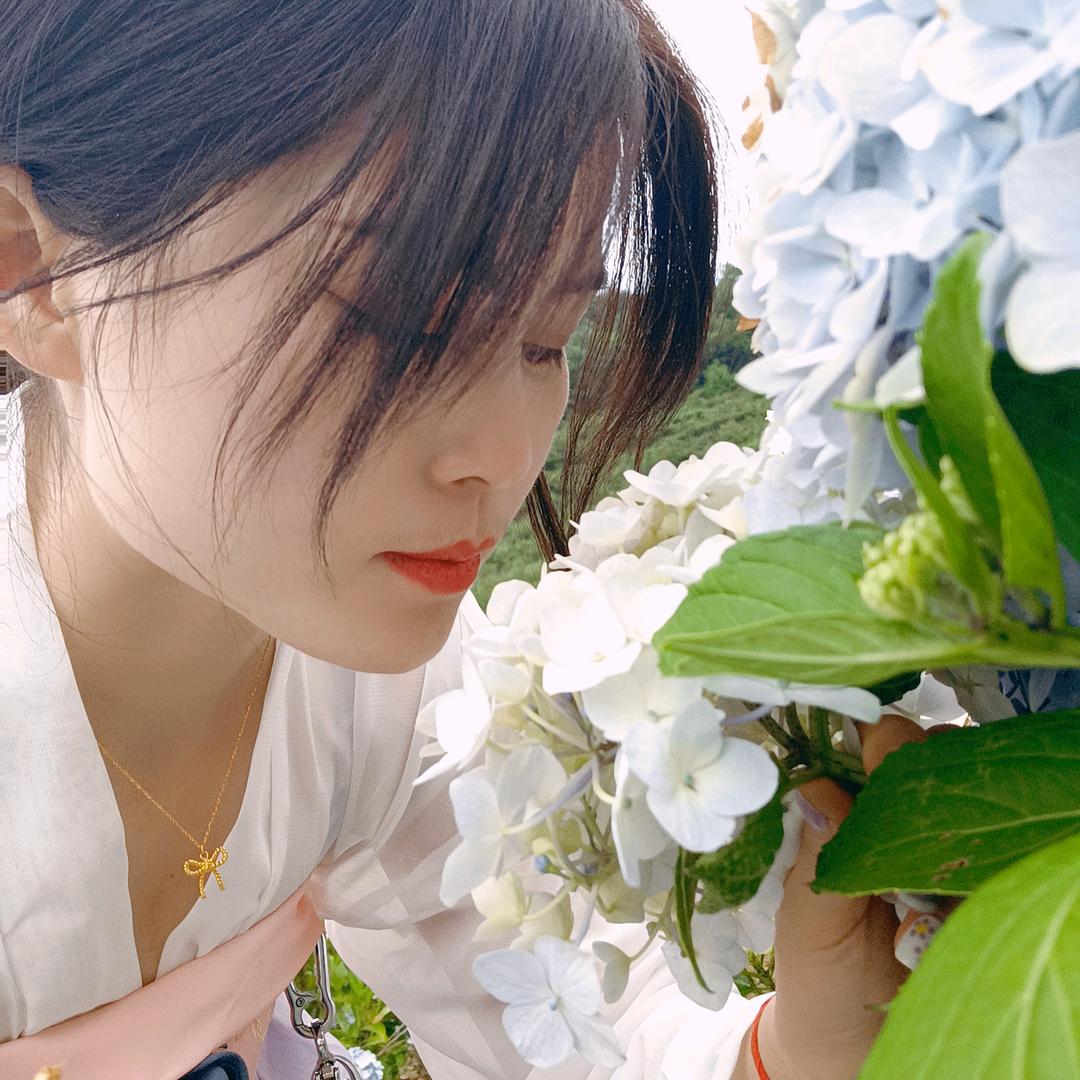 好菇凉°光芒四射