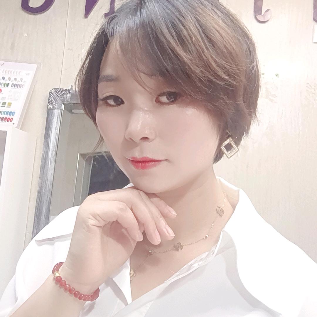 美娜娜