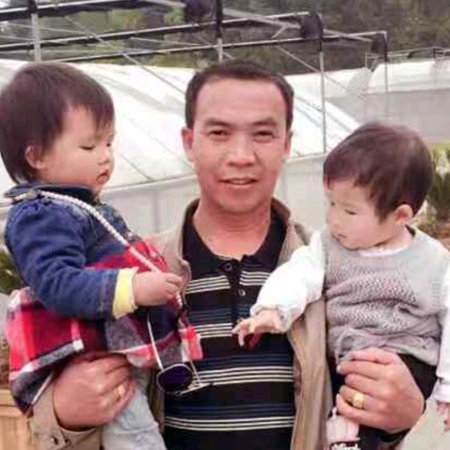 龙西山泉水厂.赵万兵