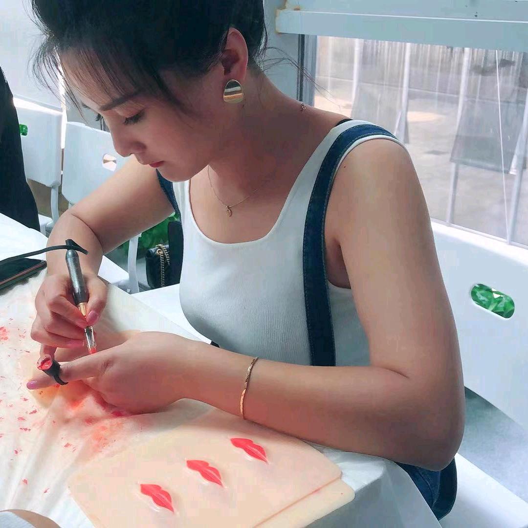 小欢美甲美睫官方号
