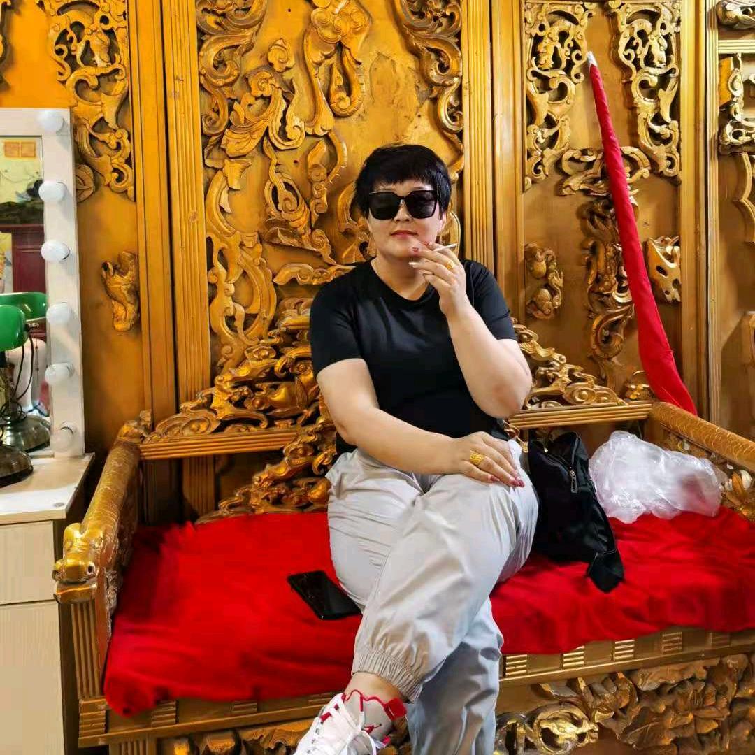 卖猪肉的小姐姐